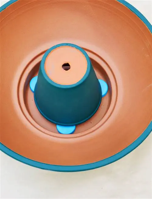 Суккулентная башня, как собрать терракотовые горшки, шаг 3