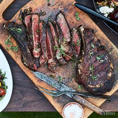 Стейк рибай из говядины на кости на гриле