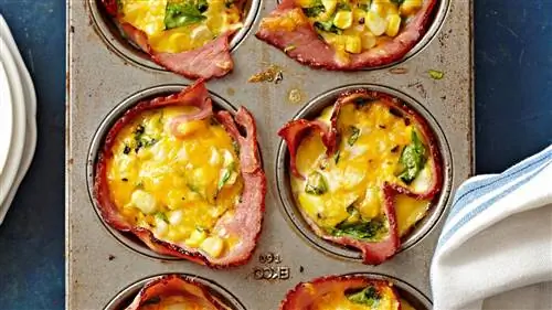 Чашки с ветчиной и кукурузным пирогом