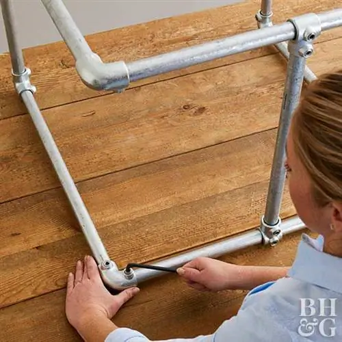 затяжка угловых соединений труб мебельных