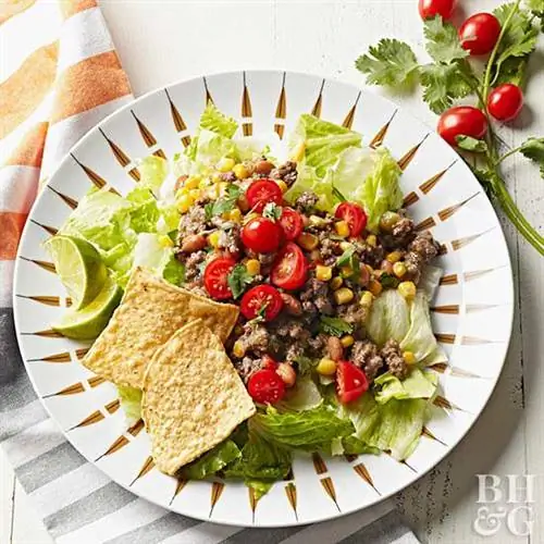 Salsa Verde Beef Taco Salad, чипсы, Зимняя мультиварка, мясо, листья салата