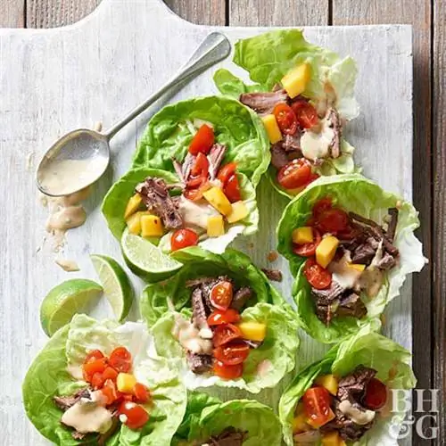 Обертывания из говяжьего салата с мисо-йогуртовым соусом