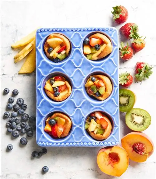 Слоеные оладьи с фруктами в духовке