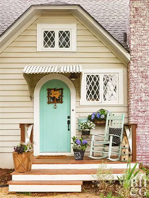 Экстерьер дома в коттеджном стиле