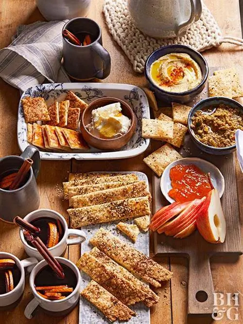 крекер и фруктовая паста