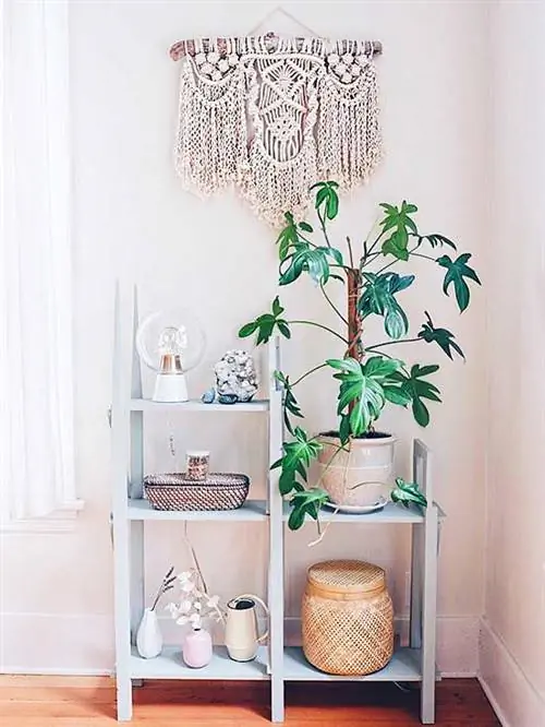 кристаллы расставлены по полочкам