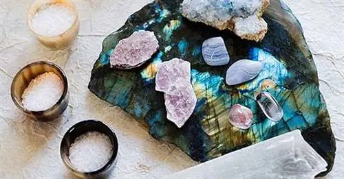 Что нужно знать об украшении дома кристаллами