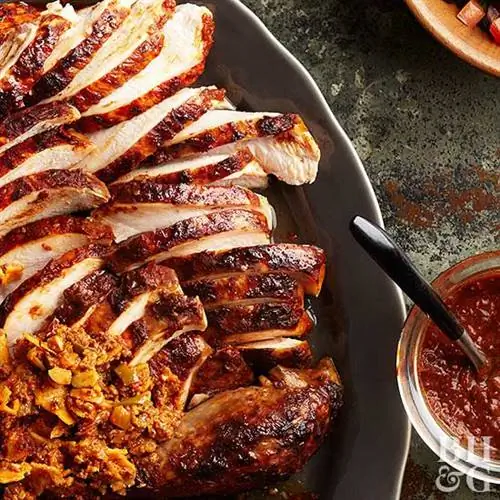 Жареная индейка, фаршированная моле Колорадо