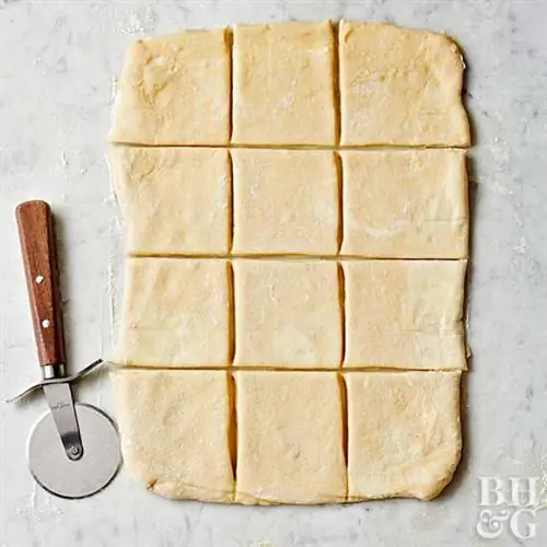 Нарезать тесто