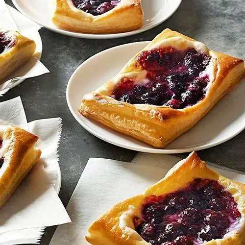 Пирожные с черничным сливочным сыром