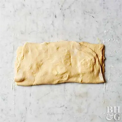 Сложить тесто вдвое