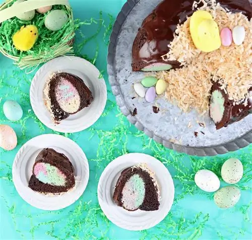 Торт со скрытым яйцом