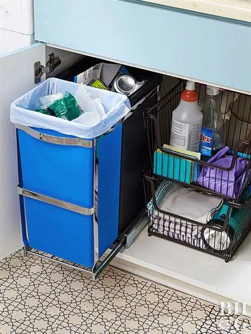 Itty Bitty Kitchen Storage под раковиной