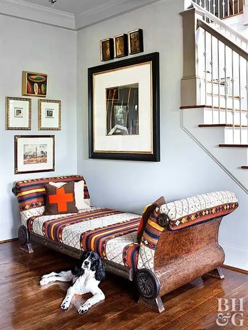 кушетка с юго-западным декором