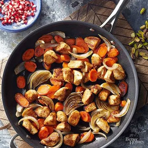 Средиземноморская жареная курица с гранатом
