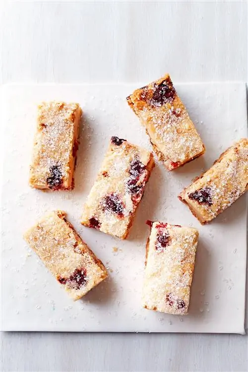 Песочное печенье с орехами макадамия и клюквой