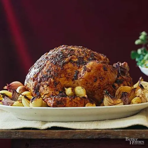 Жареная индейка с луковым джемом