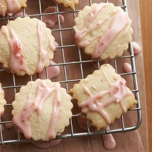 Клубничное песочное печенье