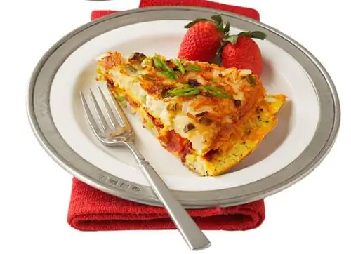 Hash Brown Omelet тарелка с клубникой