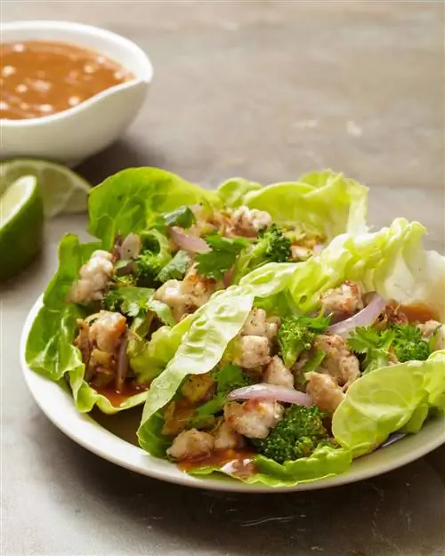 Обертывания из индейки с острым арахисовым соусом