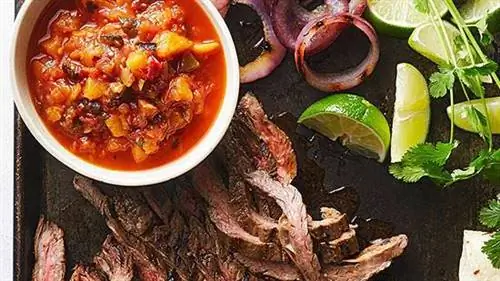 Сальса поблано с дымчато-медовым персиком и жареным персиком