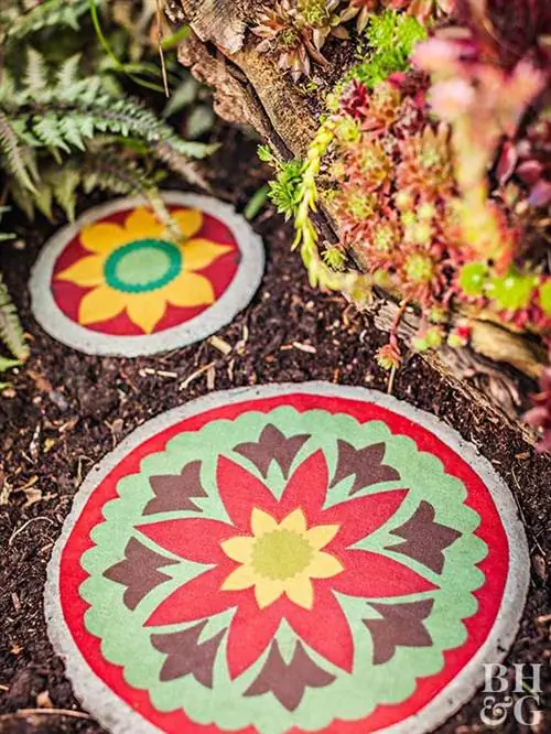 красочные садовые ступеньки