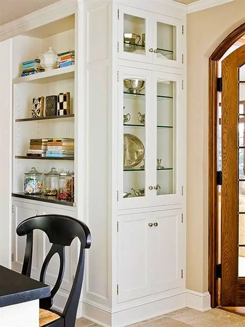 белые шкафы