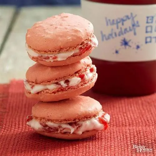 Миндальное печенье с начинкой из вишни