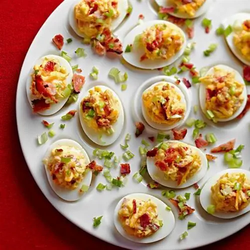 Яйца, фаршированные беконом и сыром Яйца, фаршированные беконом и сыром