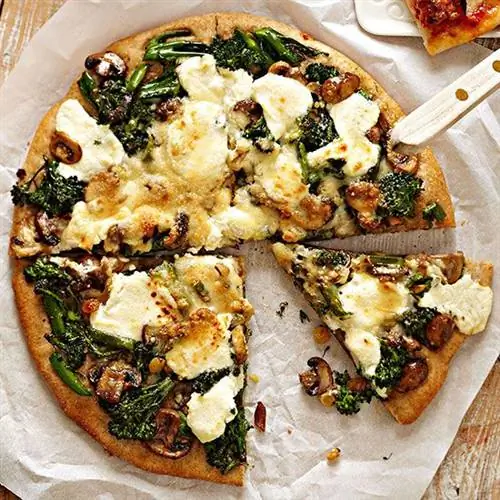 Рабе с брокколи и грибной пиццей