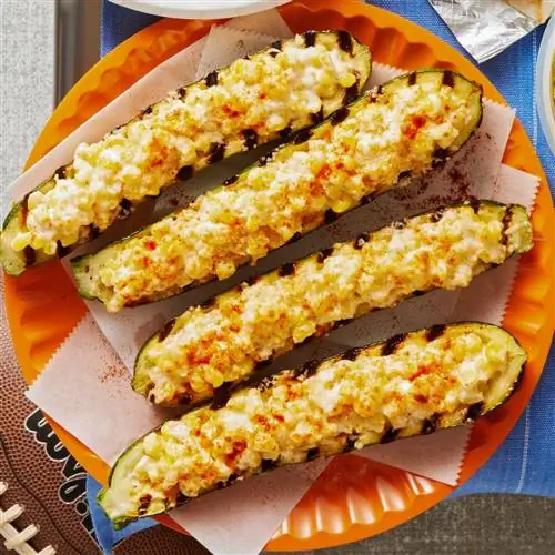 Кабачки, фаршированные кукурузой по-уличному