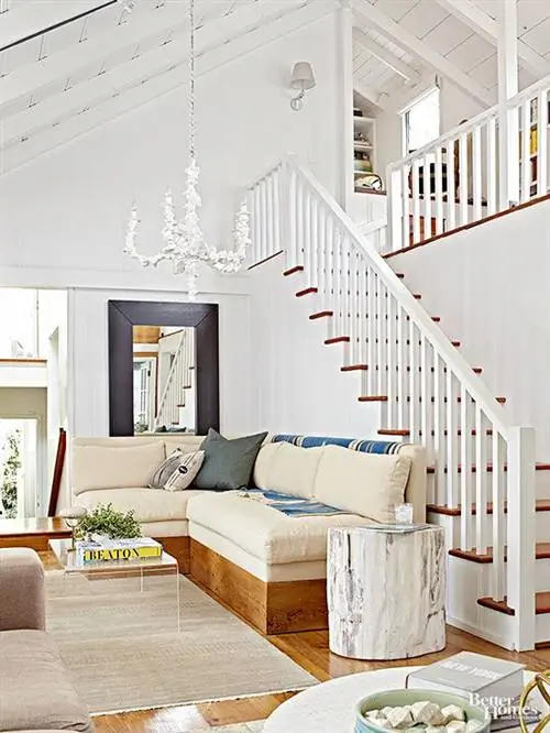 белая семейная комната