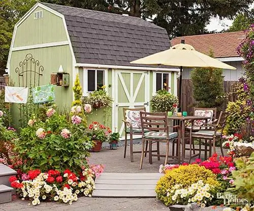 Небольшой сад после