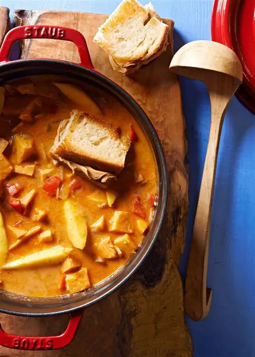 Рагу из сладкого картофеля с арахисом