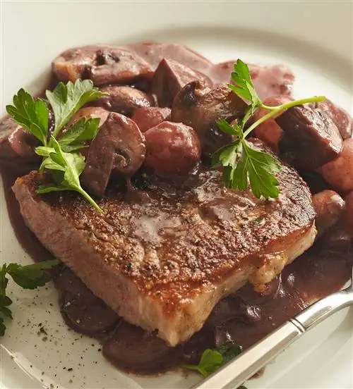 Быстрые стейки на сковороде с грибами