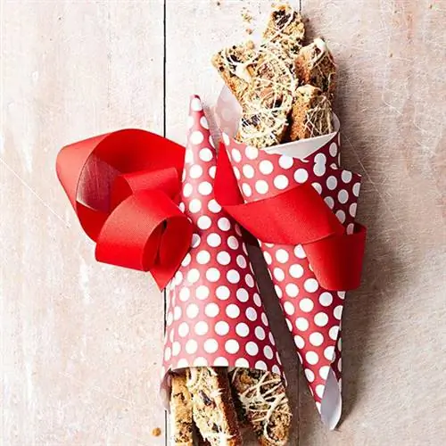 Бискотти из белого шоколада и вишни