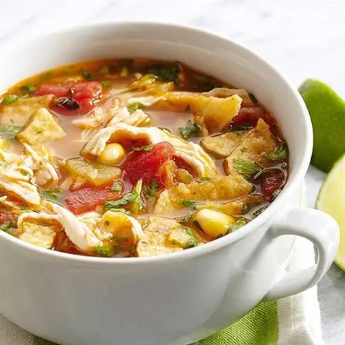 Суп с копченой куриной тортильей