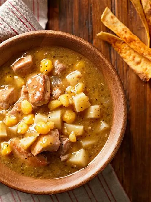 Зеленое тушеное мясо чили