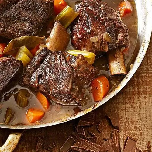 Короткие ребрышки, тушеные в мокко