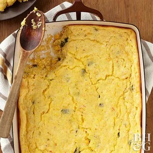 Кукурузный хлеб с ложкой поблано
