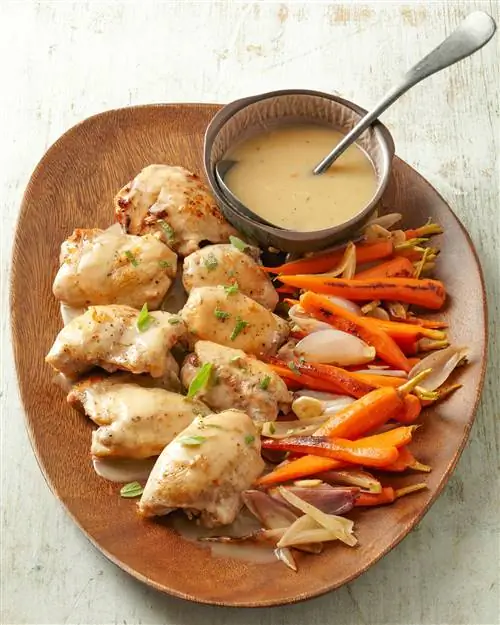 Жареные куриные бедра с лимоном и шалфеем