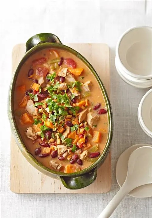 Рагу из красной фасоли, курицы и сладкого картофеля