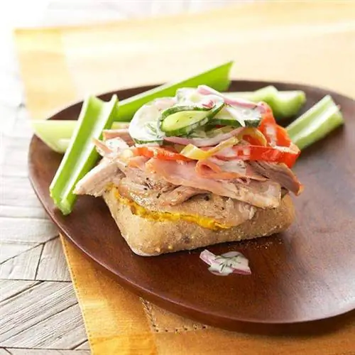 Кубинские бутерброды с укропными огурцами