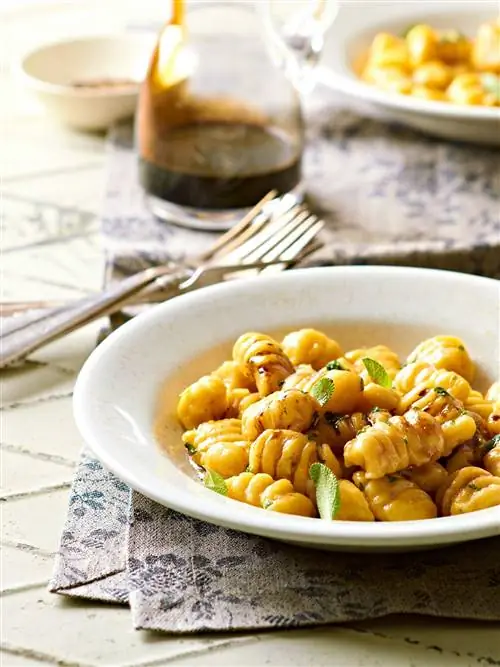 Ньокки из мускатной тыквы с коричневым маслом с травами