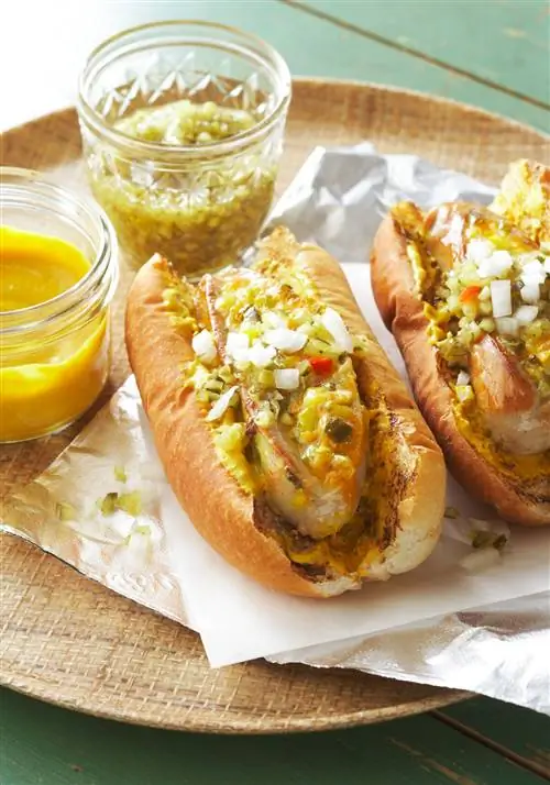 Колбаски с халапеньо и сыром