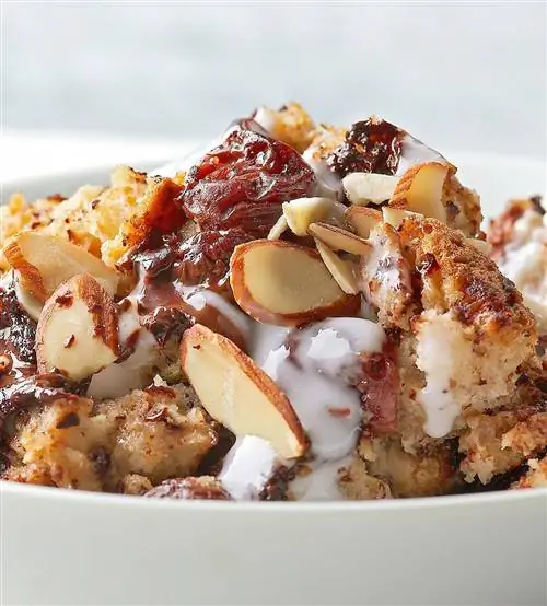 Шоколадно-вишневый хлебный пудинг