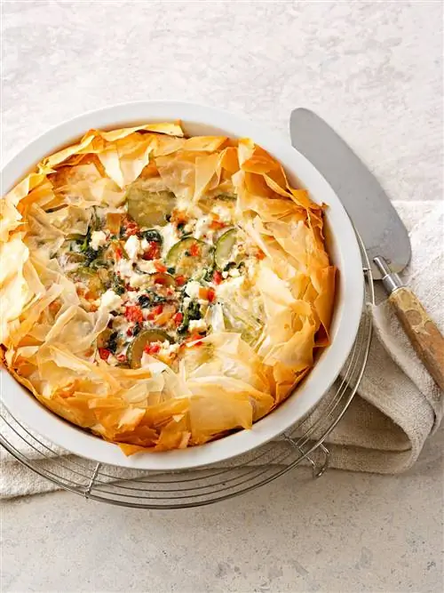 Греческий пирог с овощами и сыром фета