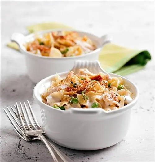 Цыпленок с чесноком, пармезаном и лапшой