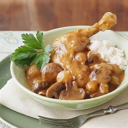Курица с овощами и зеленью