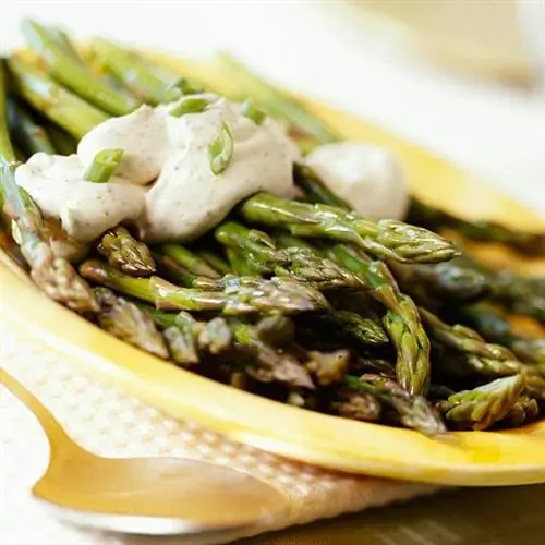 Спаржа с дижонским соусом